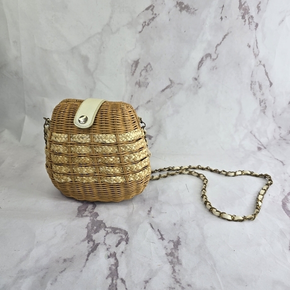 Vintage Handbags - Vintage Rattan Bag Shoulder Purse Whicker Boho Crossbody Chain Clam Dome Gold